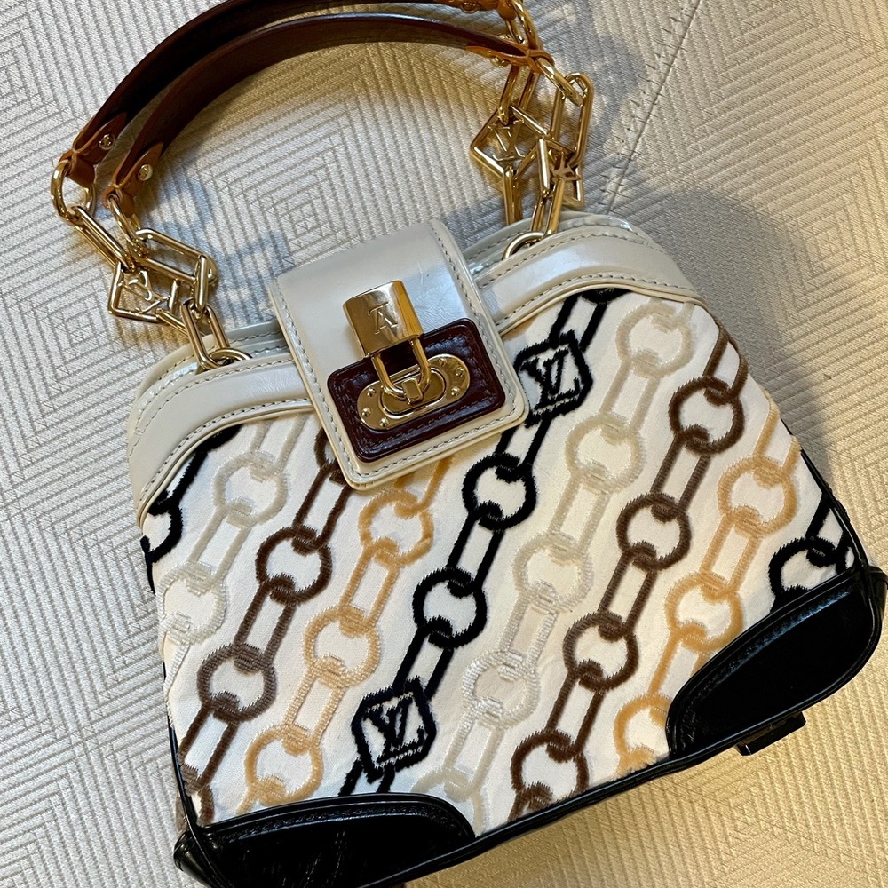 Louis Vuitton White Charms Velvet Chains Linda Bag